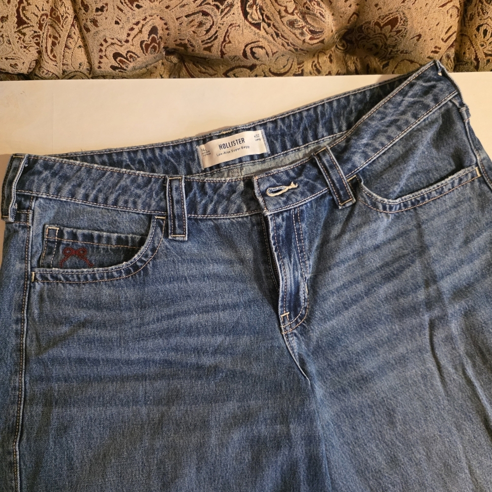 Hollister Medium Wash Cherry Embrodery Denim Jeans